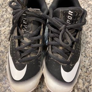 Size 13 boys Nike baseball cleats